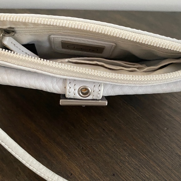 White leather wristlet clutch - Picture 4 of 5